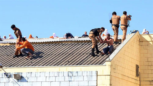 Brasil: 200 presos escapan tras motín en penal de Sao Paulo